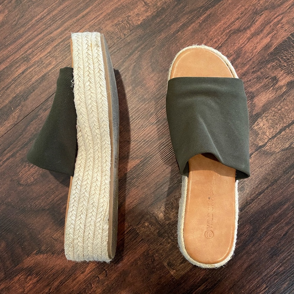 Platform backless sandal